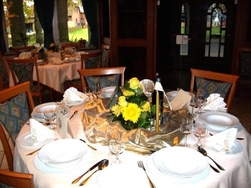 Hotel-Gasthaus Burmester 하이데나우 외부 사진